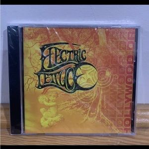 ELECTRIC LETTUCE
An eclectic blues based rock band. **music CD** like new sealed
